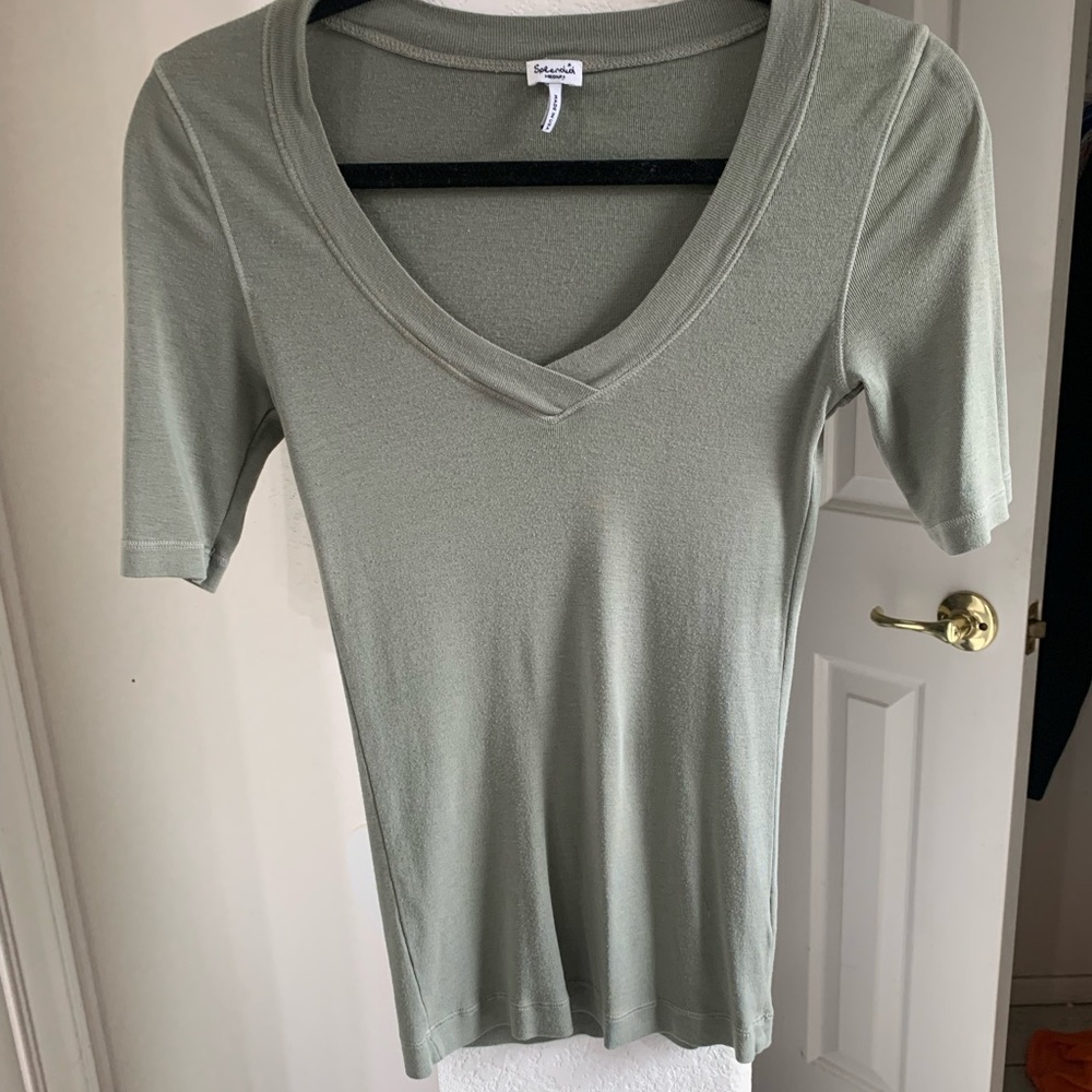 Splendid Medium army green vneck